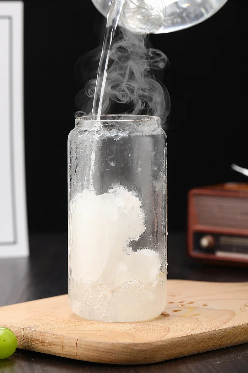 Bicchieri di vetro con coperchio di bambù e cannuccia