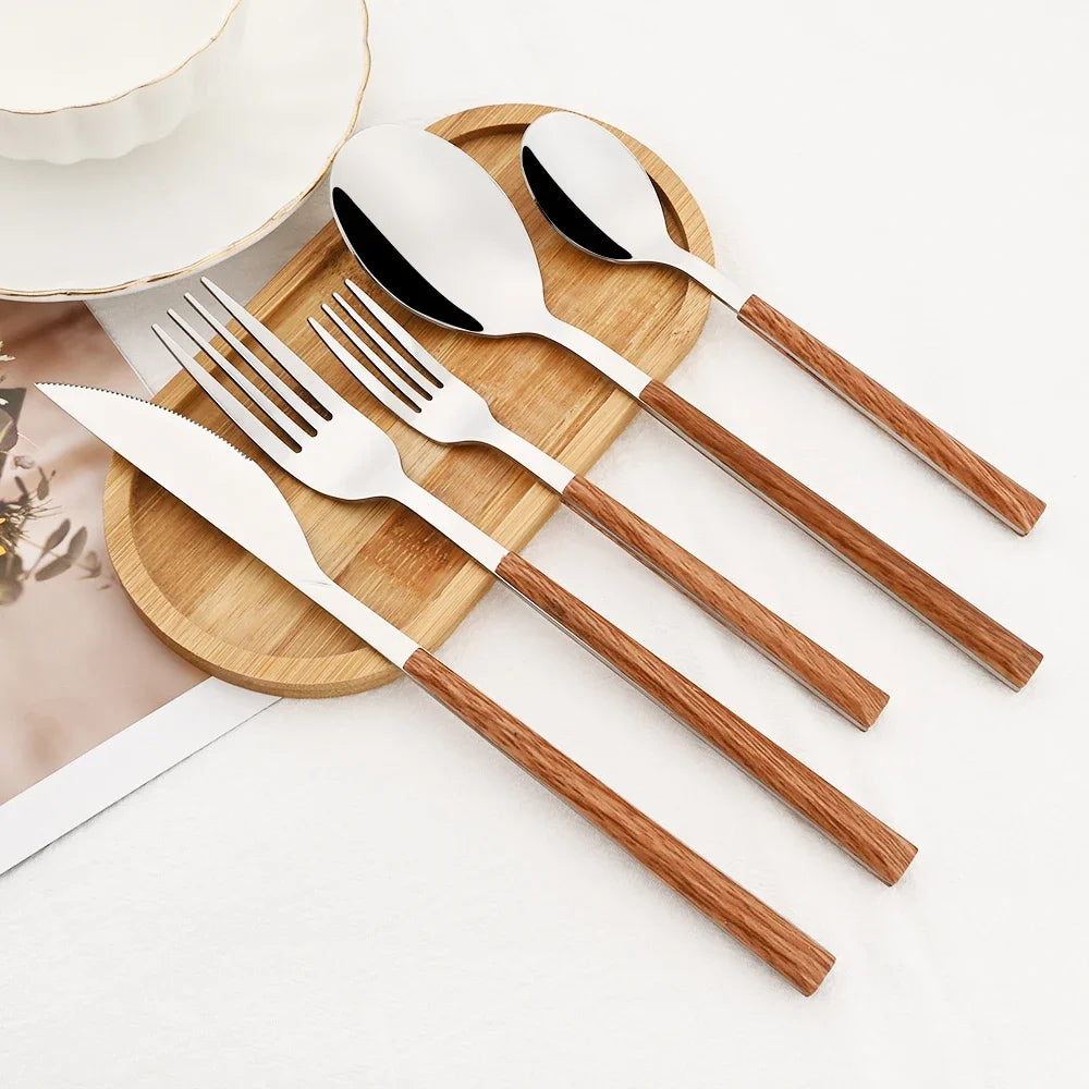 Set di posate in acciaio inossidabile con manico in finto legno