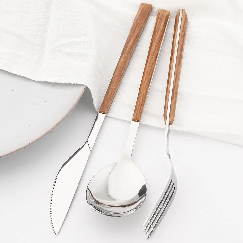 Set di posate in acciaio inossidabile con manico in finto legno