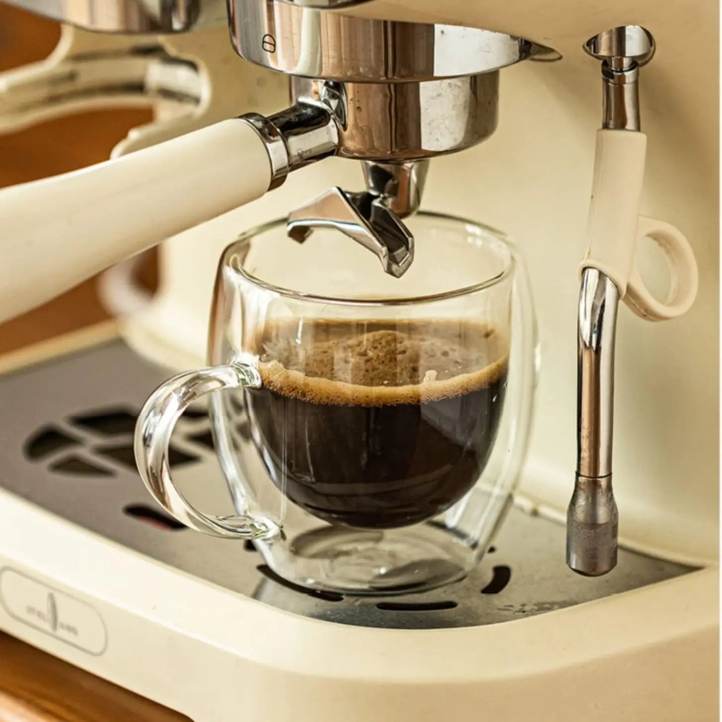 Bicchieri da caffè doppi Tazze in vetro con doppio isolamento